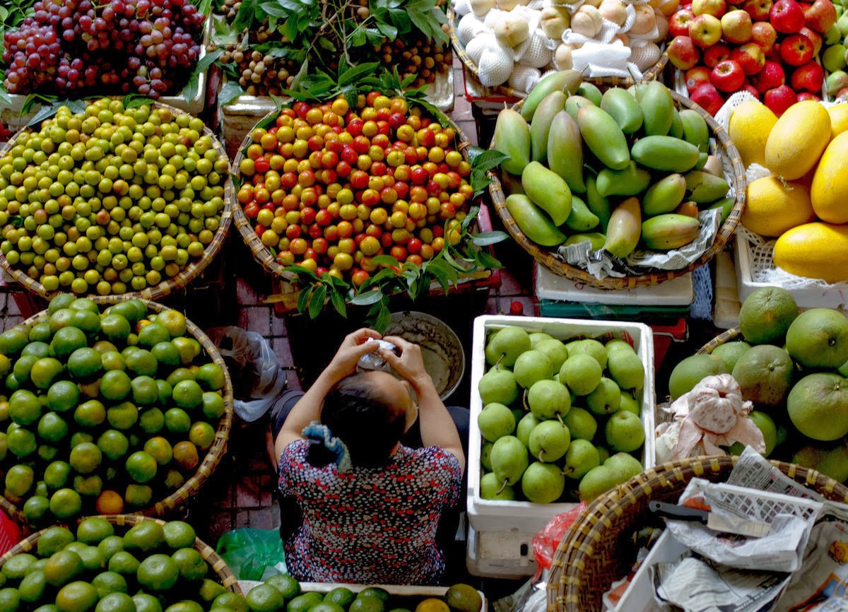 Nghịch lý: Nông sản lo “ế” đầu ra, dân Việt vẫn dùng “hàng rởm”!