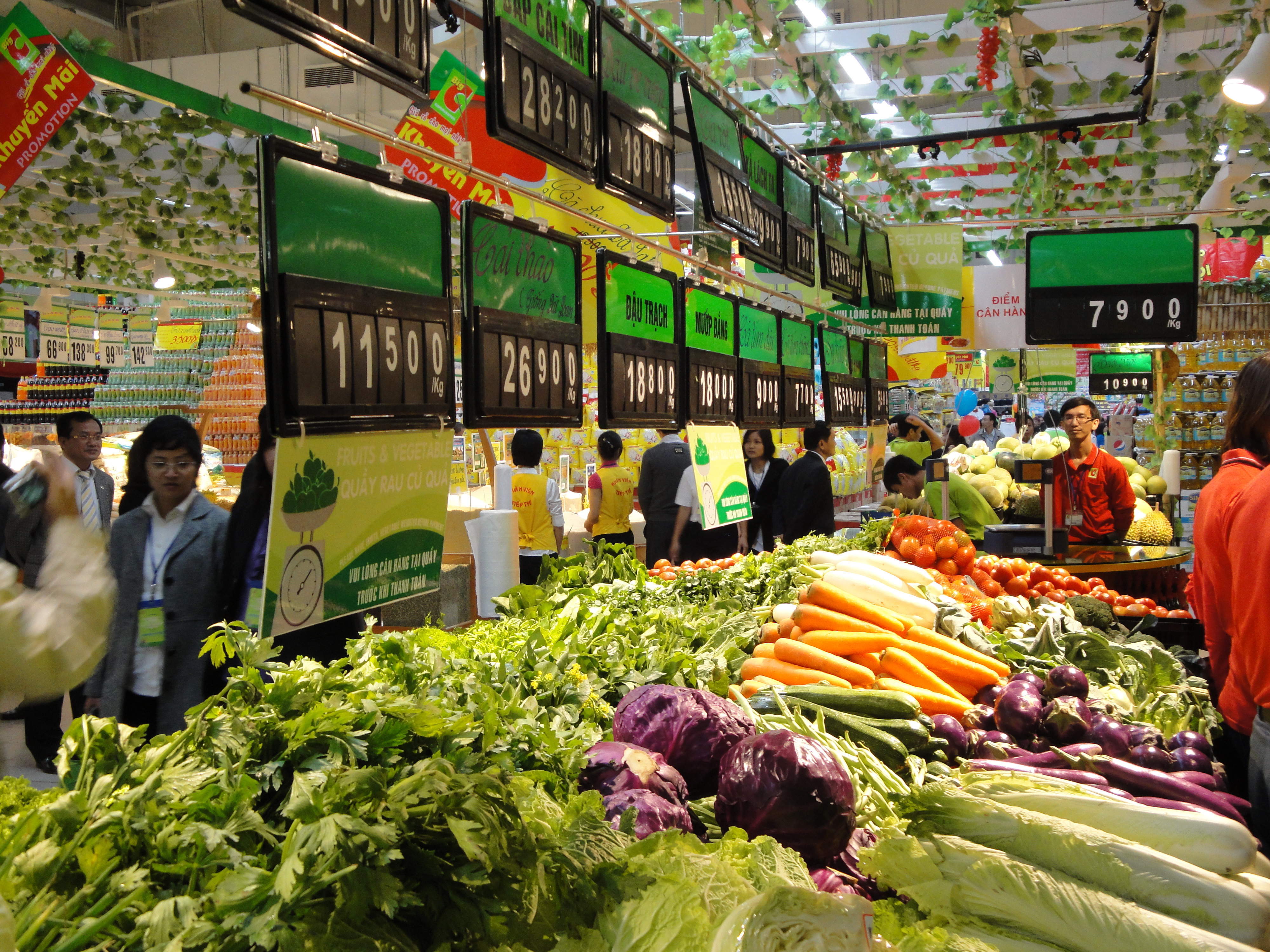 Giá lương thực, thực phẩm sẽ “kìm giữ” ảnh hưởng của giá xăng, điện nước
