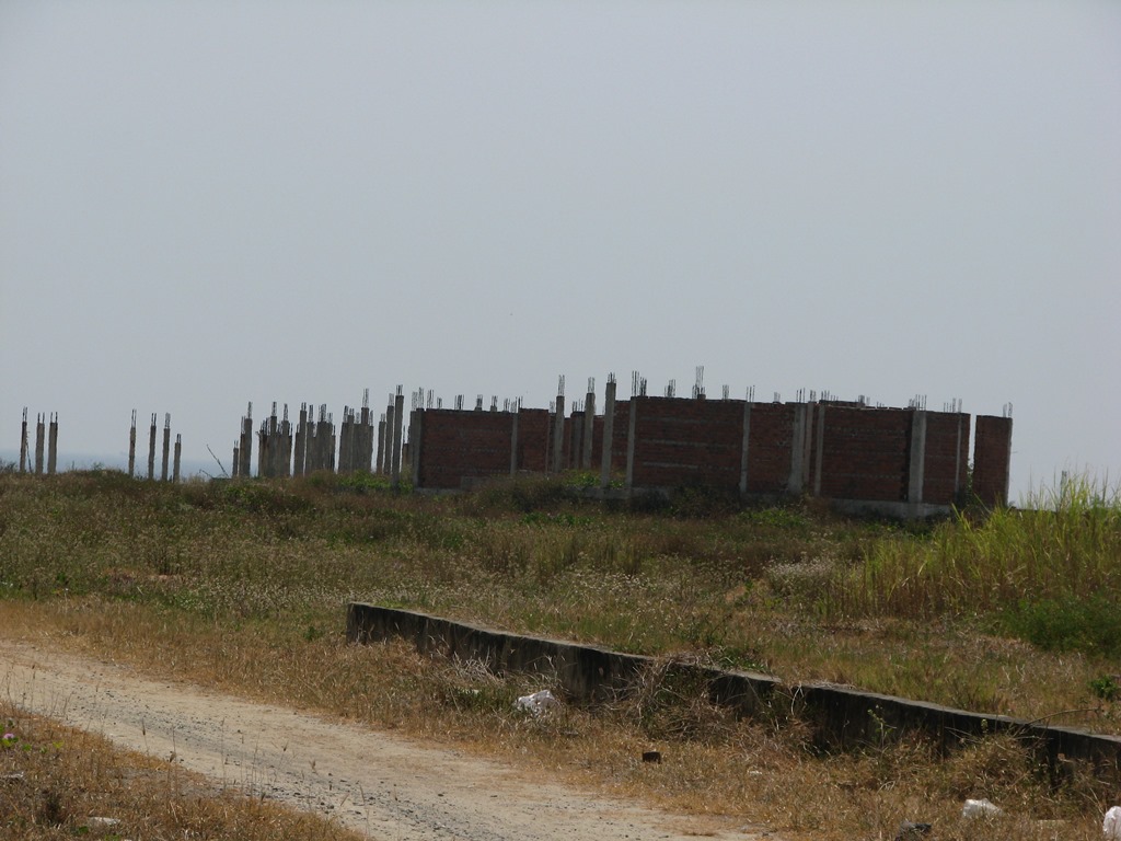 Ven biển Đà Nẵng còn hàng loạt dự án cắm cọc lên rồi bỏ hoang