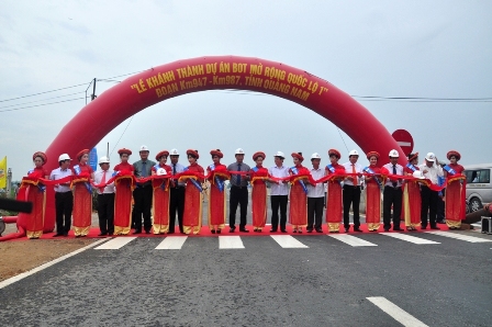 Lãnh đạo Bộ GTVT và tỉnh Quảng Nam cắt băng khánh thành dự án mở rộng QL1A đoạn qua tỉnh Quảng Nam