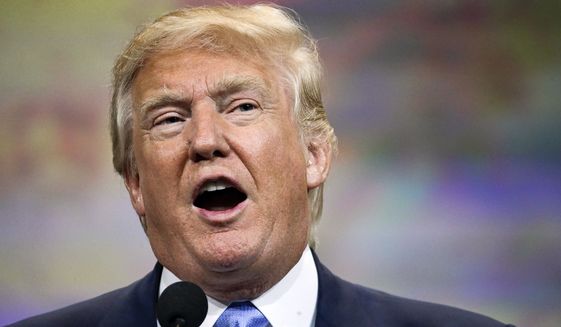 Tỷ phú Donald Trump mất hợp đồng vì “vạ miệng”