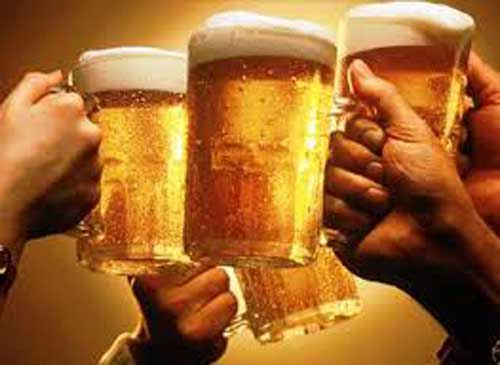 Dân Việt chuyển dần từ bia hơi vỉa hè sang bia lon ngoại?