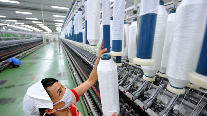 Thách thức lớn nhất của
ngành dệt may Việt Nam là lệ thuộc vào nguyên liệu của nước ngoài.