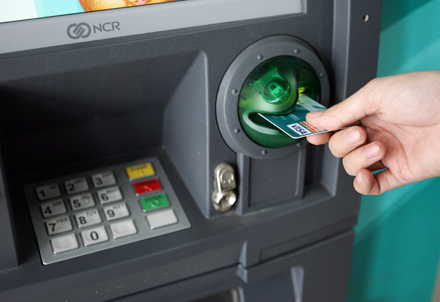Quá nhiều loại phí trên một chủ thẻ ATM