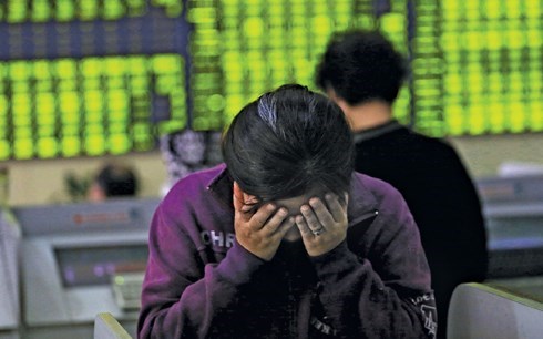 Con rồng chứng khoán Trung Quốc cuốn nền kinh tế xuống đáy
