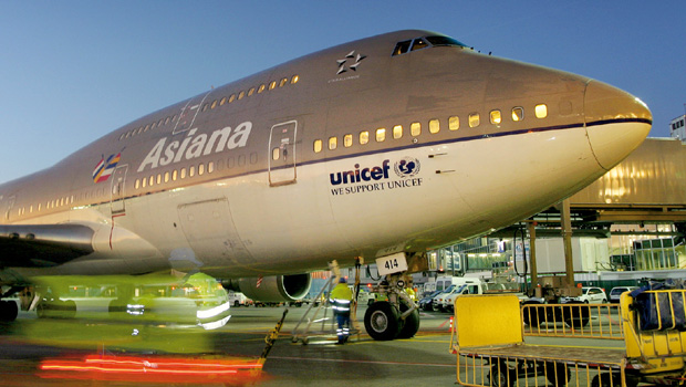Hãng Asiana Airlines bị kiện vì làm bỏng hành khách