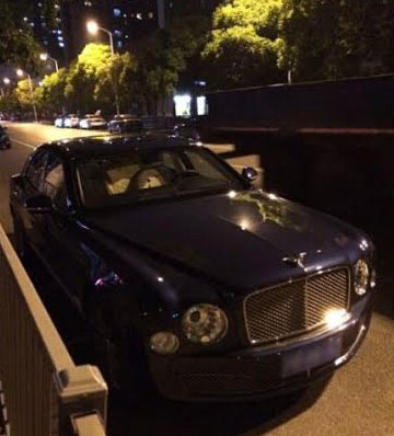 thiếu gia họ Vương thường xuyên xuất hiện với chiếc Mulsanne của Bentley, chiếc xe này có giá 5,68 triệu NDT (20,1 tỷ VND).