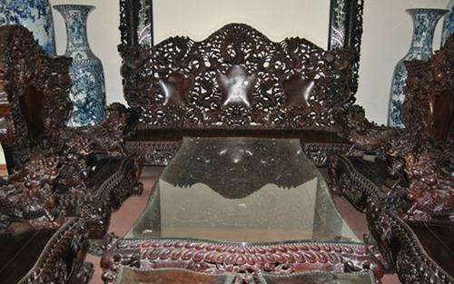 Bộ bàn ghế gỗ sưa trăm tỷ đắt nhất Việt Nam