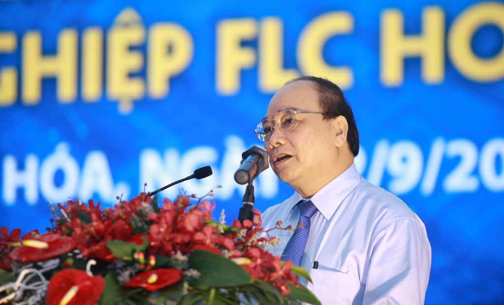 Phó Thủ tướng Nguyễn Xuân Phúc phát biểu chỉ đạo và tuyên bố khởi công KCN