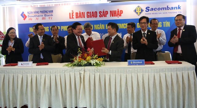 
Ngân hàng TMCP Sài Gòn Thương Tín (Sacombank) và Ngân hàng TMCP Phương Nam (Southern Bank) ký kết biên bản bàn giao chính thức sáp nhập toàn hệ thống Southern Bank vào Sacombank.
