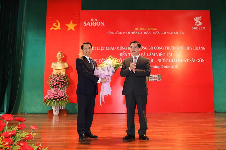 
Ông Võ Thanh Hà (bên trái) chính thức trở thành Chủ tịch Sabeco.
