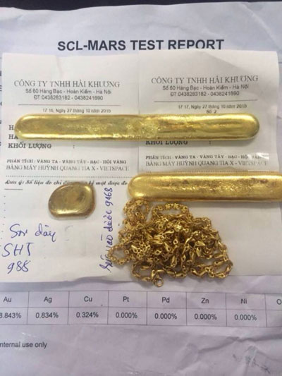 
Vàng miếng nguyên liệu pha tạp chất do Trung Quốc sản xuất bị Công an TP Hạ Long thu giữ Ảnh: Trong Đức

