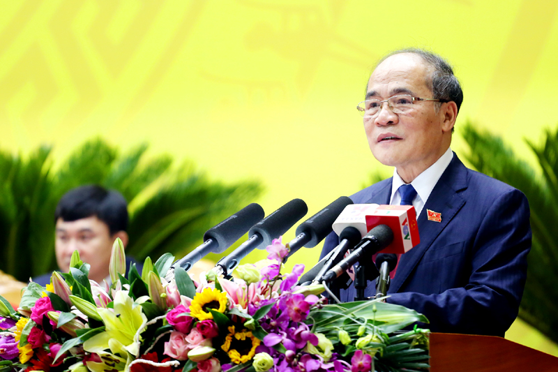 Chủ tịch Quốc hội Nguyễn Sinh Hùng liên tục phải nhắc nhở các Bộ trưởng phải trả lời vào trọng tâm vấn đề
