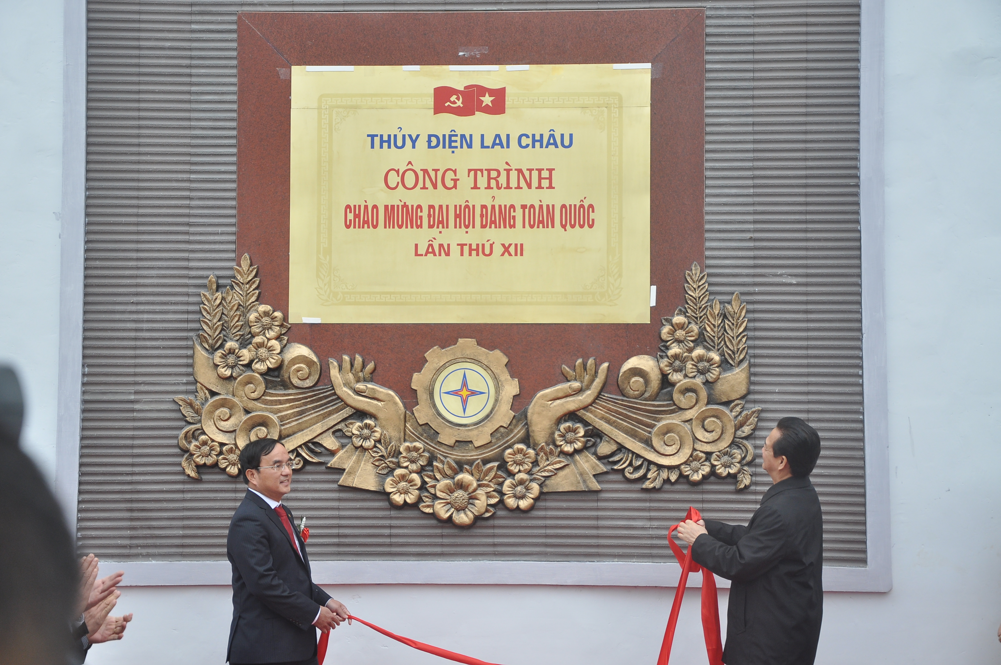 Công trình Nhà máy Thủy điện Lai Châu được gắn biển là công trình Chào mừng Đại hội Đảng toàn quốc lần thứ XII năm sắp tới.