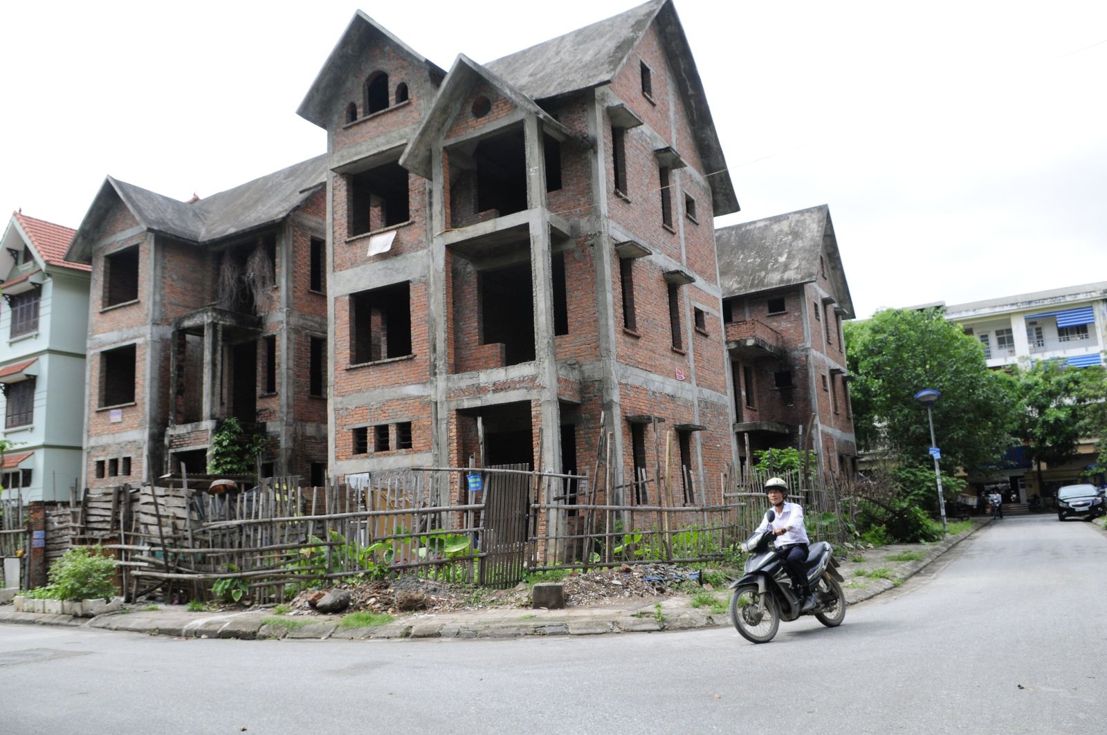 
Biệt thự xây thô tại phía tây Hà Nội đang nóng trở lại
