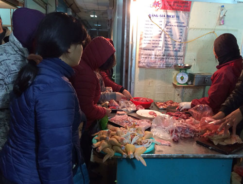 Rét lịch sử: Dân Hà Nội xếp hàng mua rau thịt
