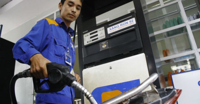 Giá xăng dầu dự báo sẽ giảm thêm khoảng 500 đồng/lít trước Tết