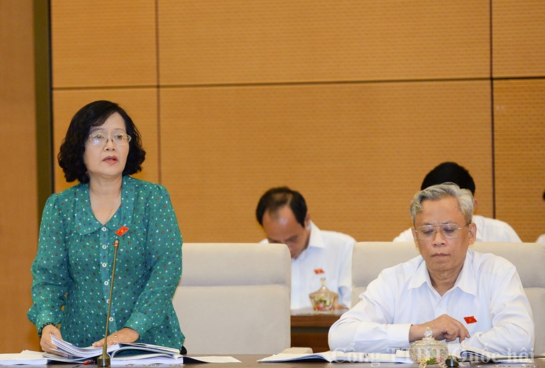 Đại biểu Trần Thị Quốc Khánh cho rằng, phát triển doanh nghiệp trong một môi trường nặng tính xin - cho là không dễ