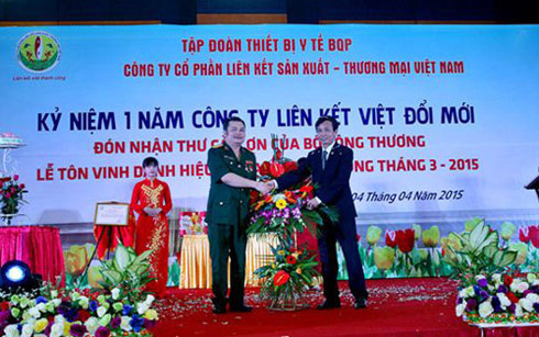
Sĩ quan quân đội cũng được mời dự sự kiện của Liên Kết Việt.
