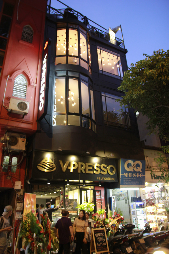 
Ngày 01/08 Vpreeso khai trương cửa hàng mới tại 45 Lý Quốc Sư
