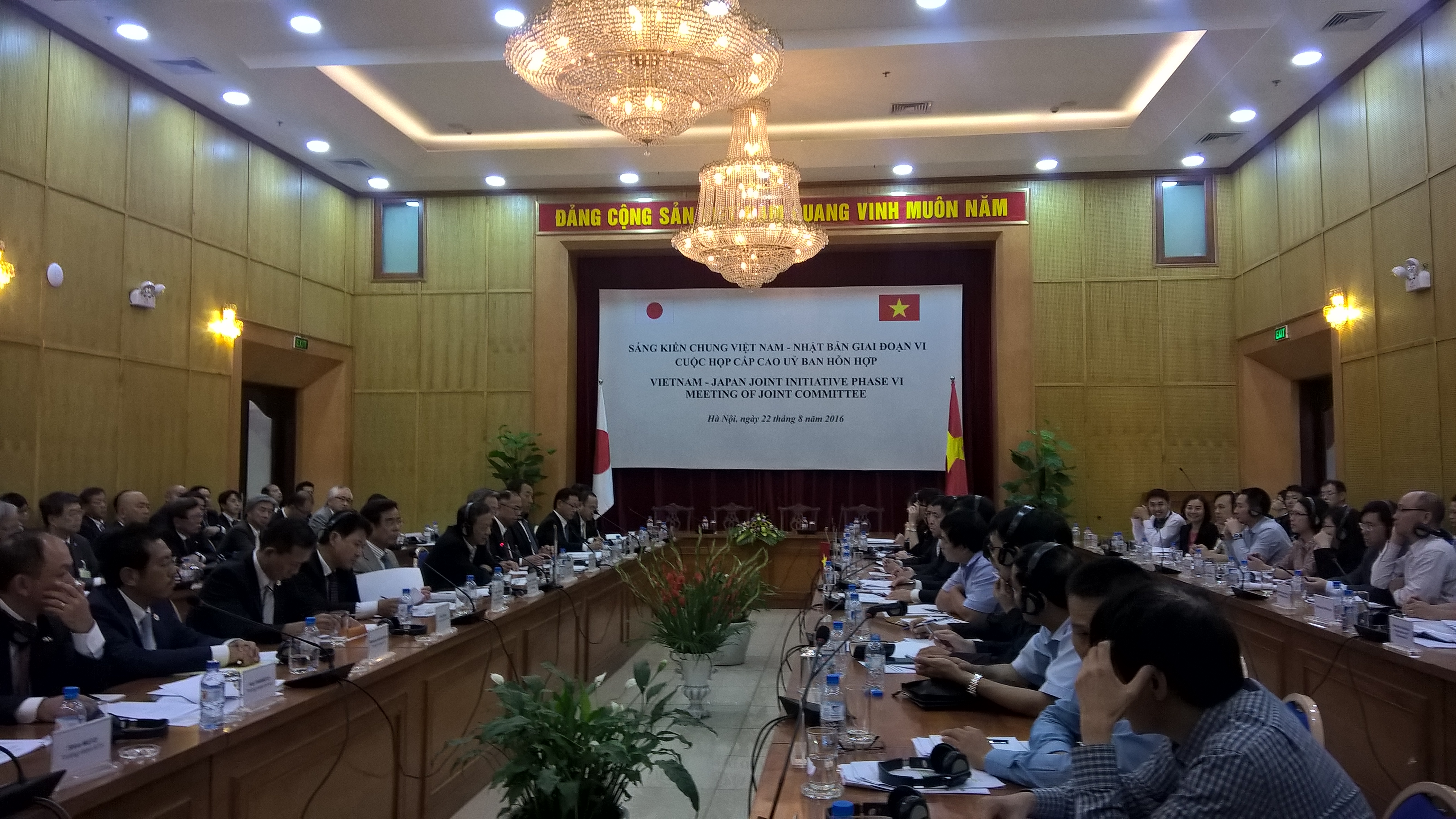 
Sáng kiến chung Việt Nam - Nhật Bản, nơi gặp gỡ, đối thoại, phản biện chính sách và tư vấn giữa cộng đồng doanh nghiệp, cơ quan Chính phủ Nhật Bản và các cơ quan Bộ, ngành của Việt Nam tiếp tục được thực hiện giai đoạn VI (2016 - 2017)
