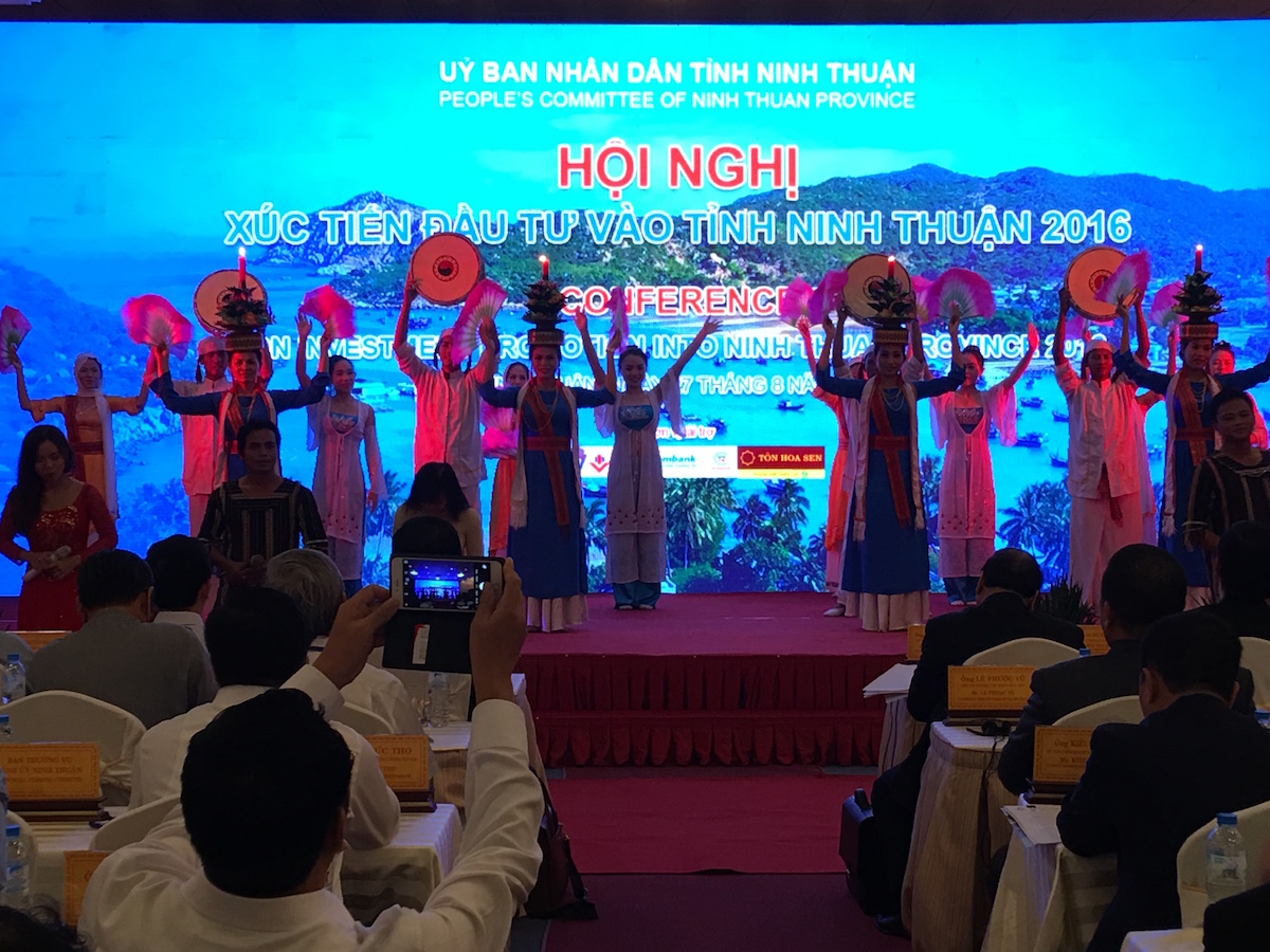 Văn nghệ chào mừng các địa biểu dự hội nghị xúc tiến đầu tư Ninh Thuận