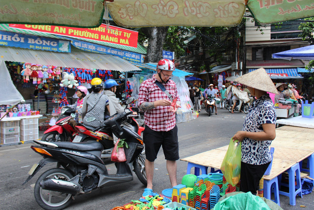 Những đồ chơi mô hình, dân gian và có bản sắc Việt luôn được khách nước ngoài chú ý