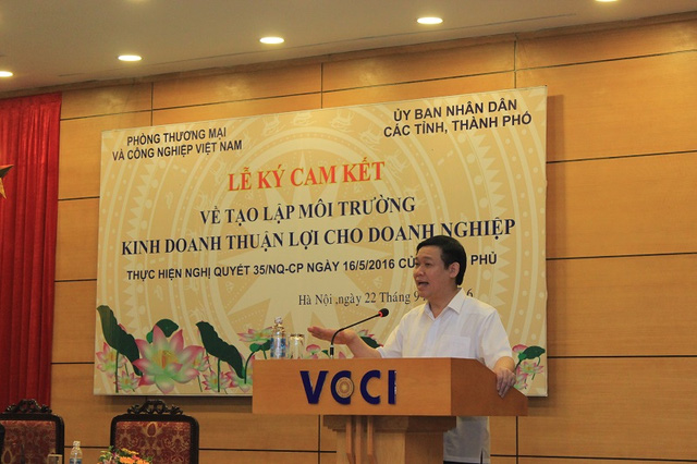 Phó Thủ tướng Vương Đình Huệ chỉ đạo tại lễ ký kết giữa VCCI và 21 địa phương