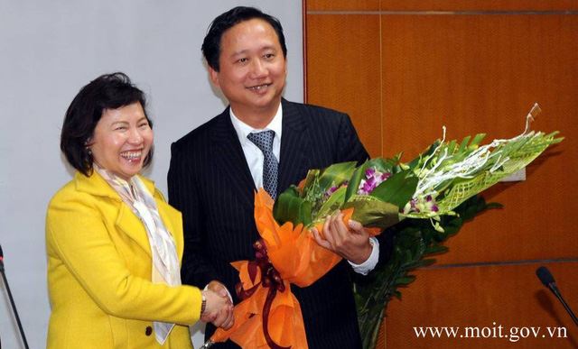 
Bà Thoa luôn được lựa chọn là người trao quyết định đề bạt cho Trịnh Xuân Thanh ở các chức vụ thăng tiến khác nhau tại Bộ Công Thương
