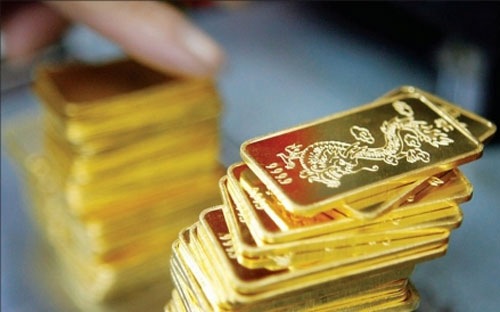 
Phiên giao dịch sáng nay 4/8, giá vàng SJC bật tăng gần 100.000 đồng/lượng, trong khi giá vàng giao ngay giảm.
