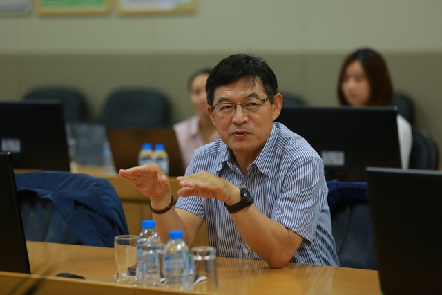Ông Shim Won Hwan, Tổng Giám đốc của Samsung Việt Nam