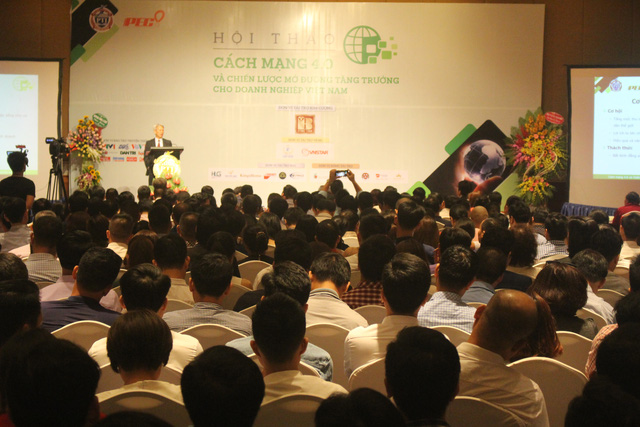 
Buổi hội thảo Cách mạng 4.0 và Chiến lược mở đường cho doanh nghiệp Việt Nam có sự tham gia của nhiều CEO, doanh nhân và chuyên gia hàng đầu về kinh tế, công nghệ của Việt Nam. (Ảnh: Hồng Vân)
