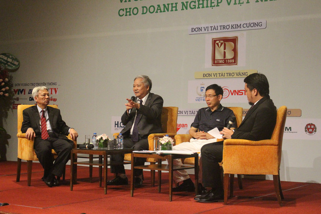 
Các chuyên gia thảo luận và cho rằng DN Việt nên xây dựng và mở rộng thị trường, phát triển đầu tư cho một thương hiệu thực sự mạnh, không nên dàn trải. (Ảnh: Hồng Vân)
