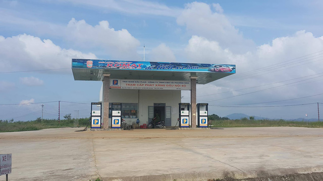 Cây xăng dầu nội bộ hoạt động tại xã Đắk Som
