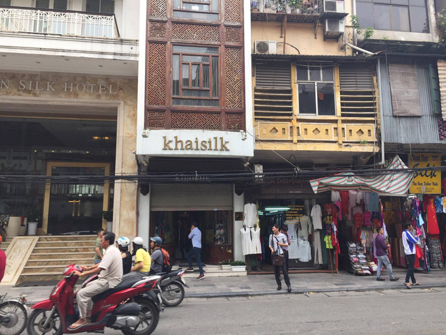 Khám xét, thu giữ một số sản phẩm của Khaisilk tại Hà Nội