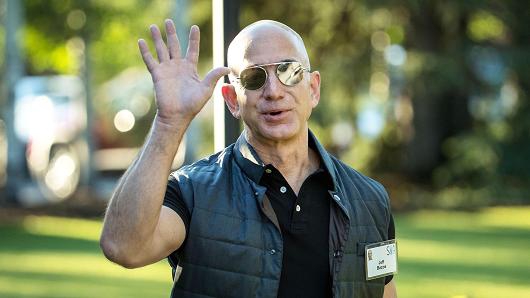 Tỷ phú Jeff Bezos lại chiếm ngôi giàu nhất thế giới
