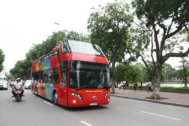Xe buýt 2 tầng trong thời gian thí điểm tại Hà Nội do công ty trong nước sản xuất, lắp ráp