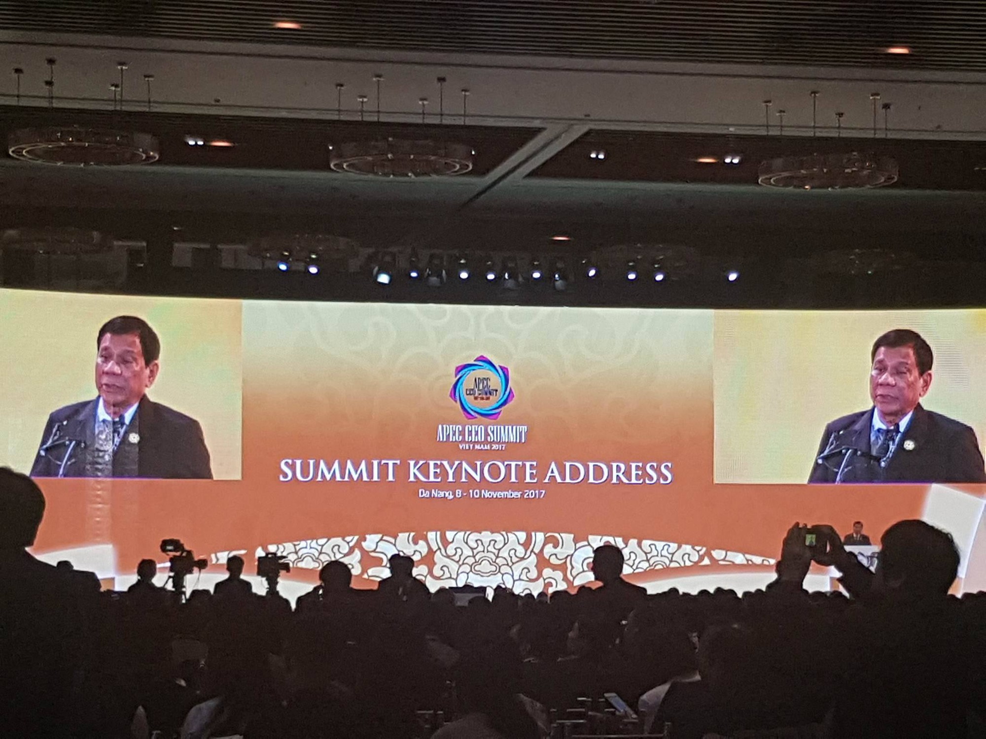Tổng thống Duterte phát biểu tại APEC CEO Summit 2017.