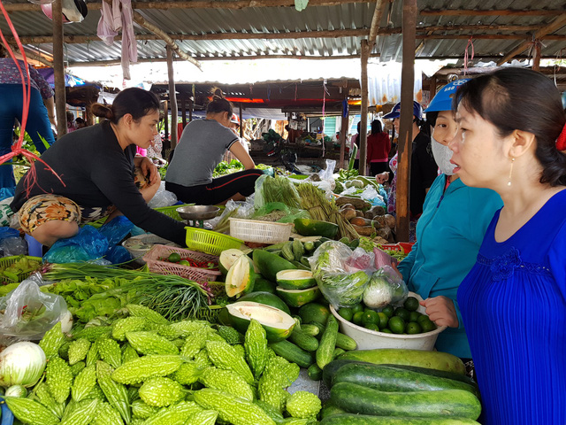 Tại Phú Yên, giá các loại rau xanh tăng từ 30% - 50% so với trước khi mưa bão