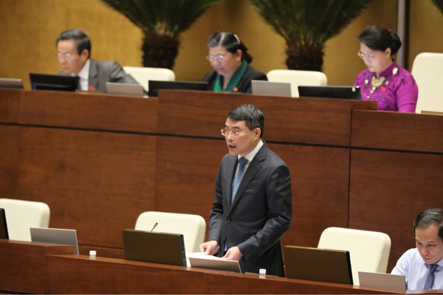 Thống đốc Ngân hàng Nhà nước Lê Minh Hưng lần đầu đăng đàn trả lời chất vấn Quốc hội.