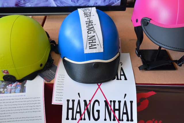 Một chiếc nón nhái thương hiệu Nón Sơn được bán giá 320.000 đồng, bằng với giá sản phẩm thật.