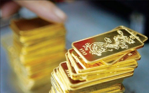 
Chiều nay 30/11, giá vàng SJC được doanh nghiệp điều chỉnh giảm 50.000 đồng/lượng, nhưng vẫn cao hơn giá vàng thế giới 1,2 triệu đồng/lượng.
