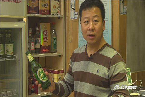 Một vỏ bia của Triều Tiên tại nhà hàng Trung Quốc. (Nguồn: Daisy Cherry | CNBC)