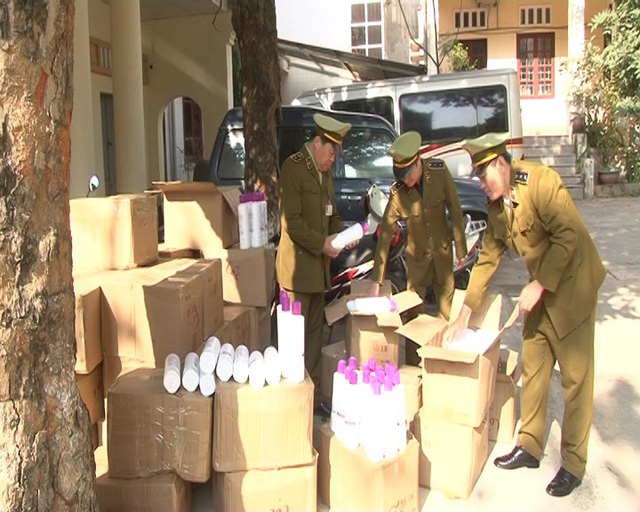 50 thùng mỹ phẩm bị Đội QLTT số 7 - Chi cục QLTT tỉnh Lạng Sơn bắt giữ