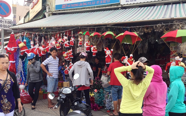 Thị trường đồ trang trí Giáng sinh tại TP HCM đang vào dịp cao điểm nhất