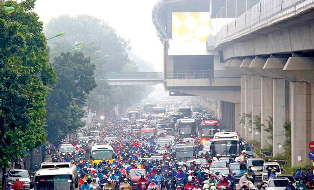 
Ùn tắc giao thông xảy ra thường xuyên trên đường Nguyễn Trãi, ngay dưới chân công trình Đường sắt Cát Linh - Hà Đông. Ảnh: Như Ý.
