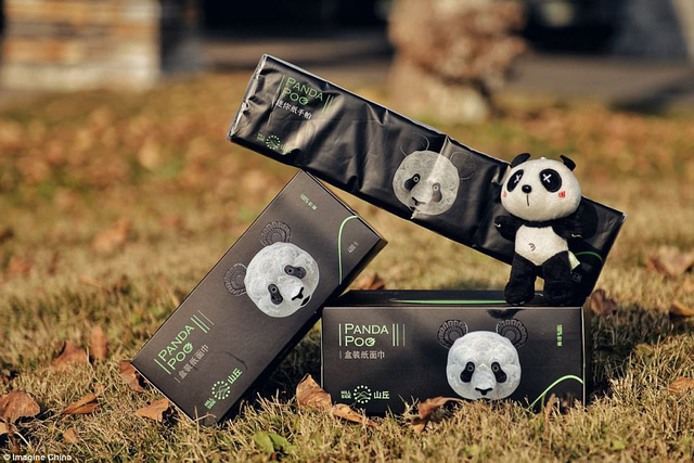 Loại giấy ăn có tên Panda Poo này được làm từ chất xơ trong phân gấu trúc. (Nguồn: Daily Mail)