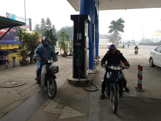 Người Hà Nội bình thản trước việc dừng bán xăng A92