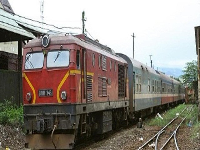
Lãnh đạo đường sắt vướng lùm xùm vụ mua toa tàu Trung Quốc về ghế cũ
