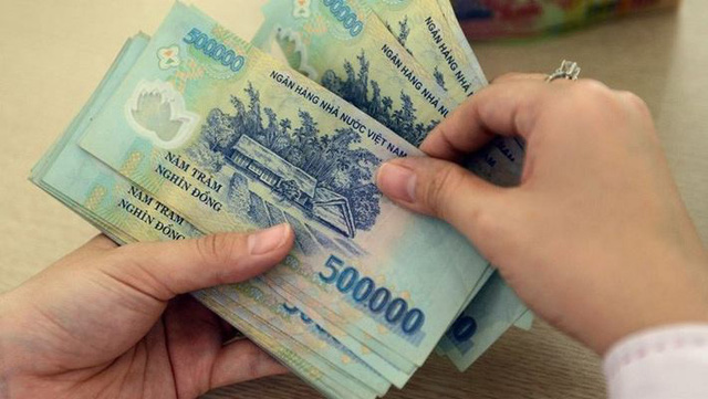 “Sếp” ngân hàng nhận lương 300 triệu đồng mỗi tháng